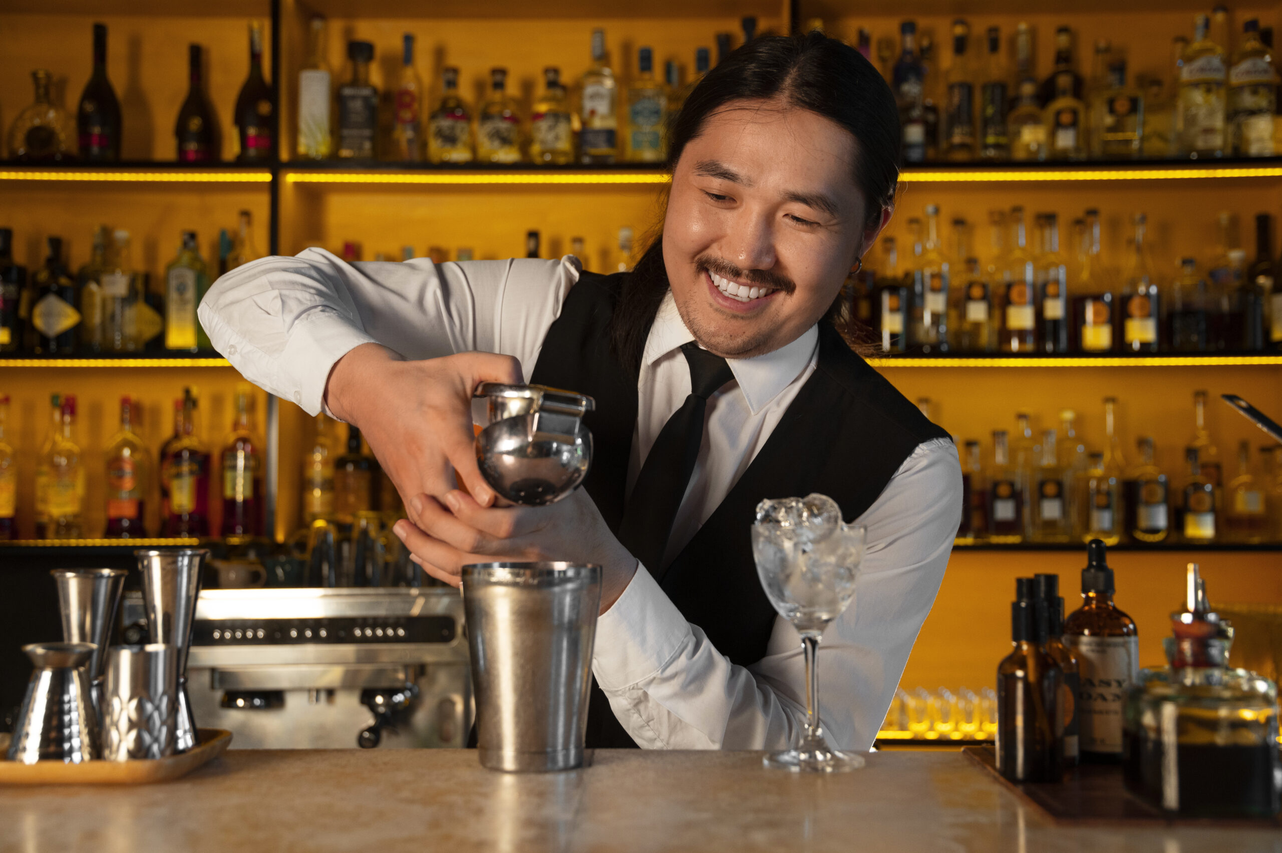 medium-shot-bartender-preparing-drink